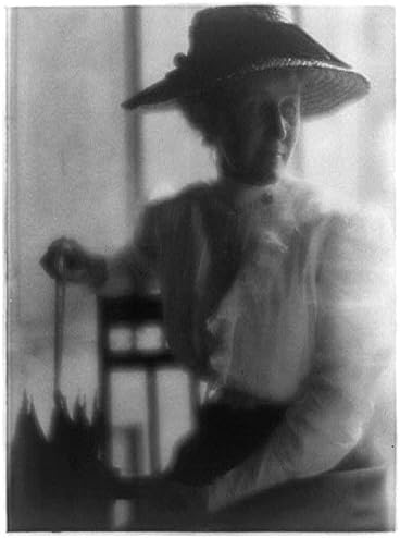 HistoricalFindings Foto: Femeie în pălărie de paie, bluză albă cu umbrelă, Ziua Fred Holland, 1900-1910