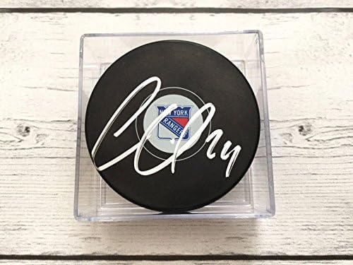 Oscar Lindberg a semnat cu autograf New York Rangers Hockey Puck a-autografe NHL pucks